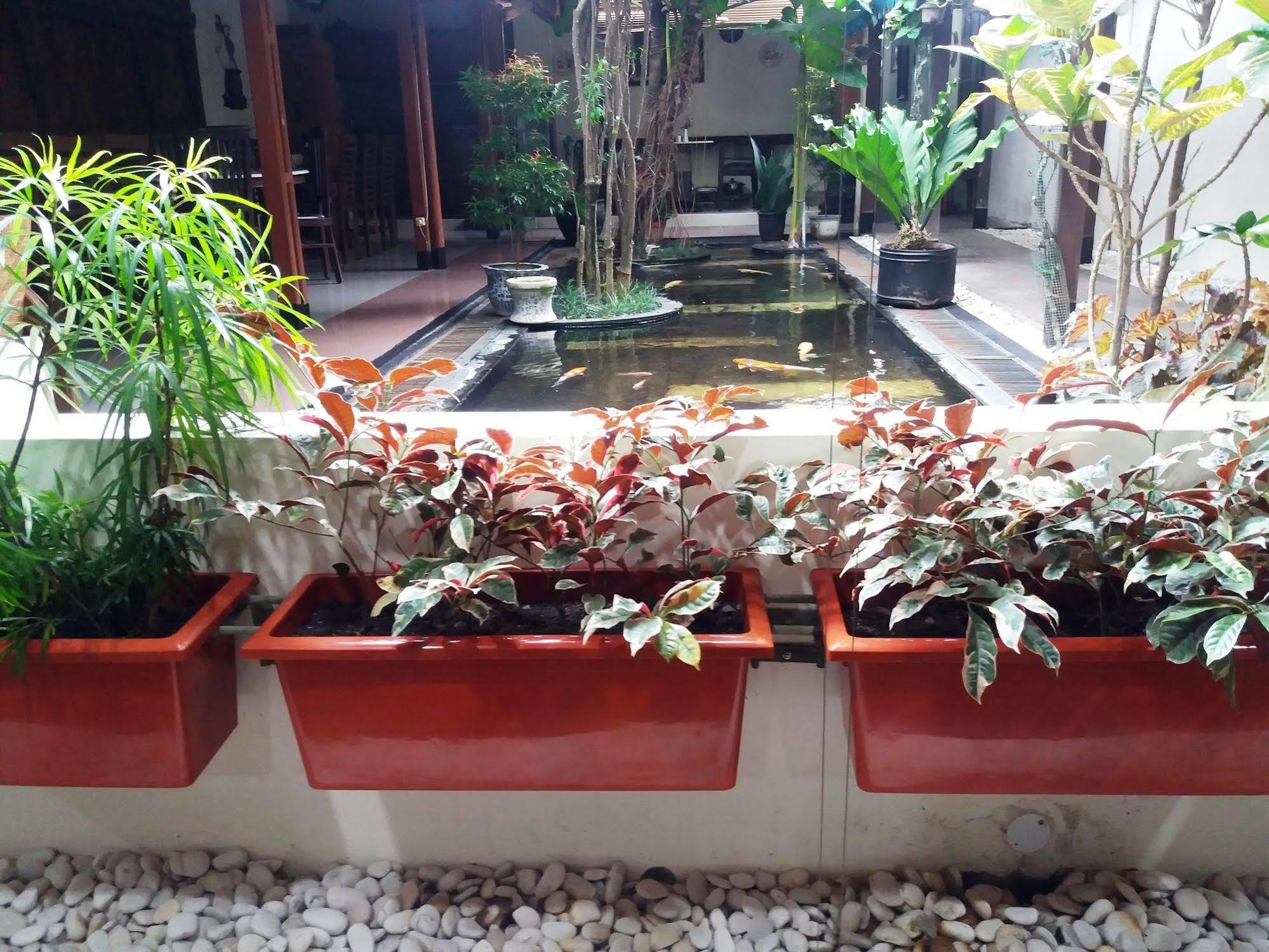 Hotel Griya Yunika à Yogyakarta Extérieur photo